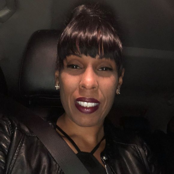 Meet your Posher, Iris - Picture 1 of 1